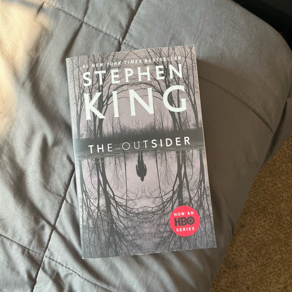 the outsider by stephen king - paperback horror suspense book